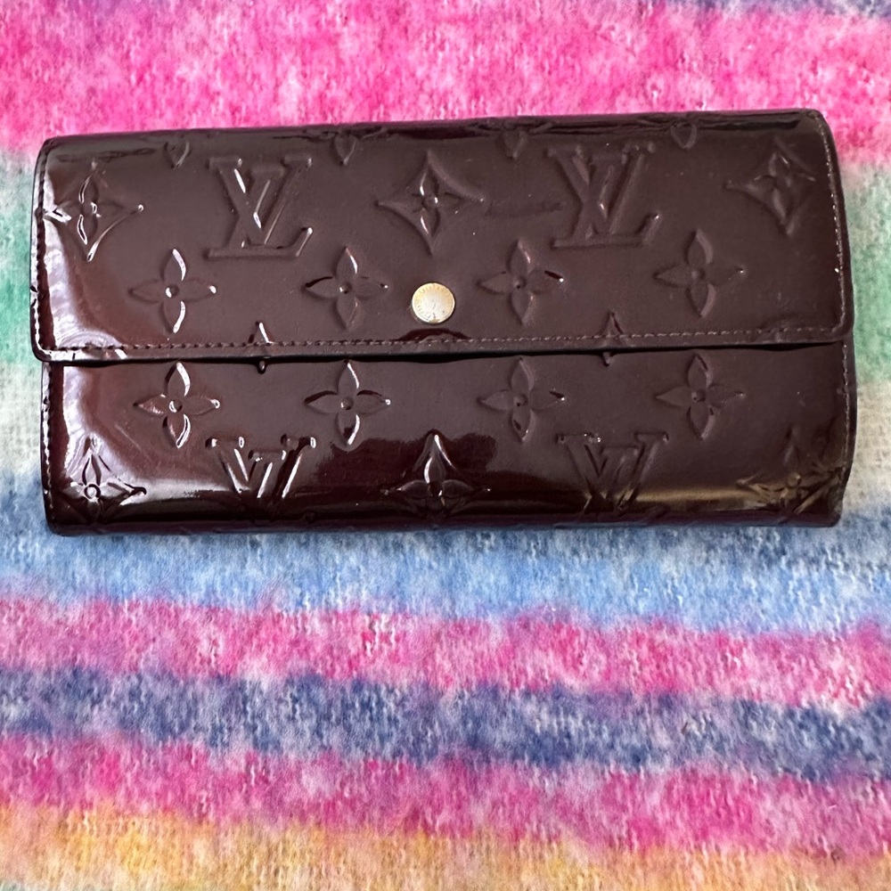 Vernis Louis Vuitton beautiful! No call outs!
